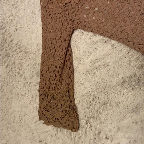 Crochet 3/4 sleeve boutique top - Picture 4 of 4